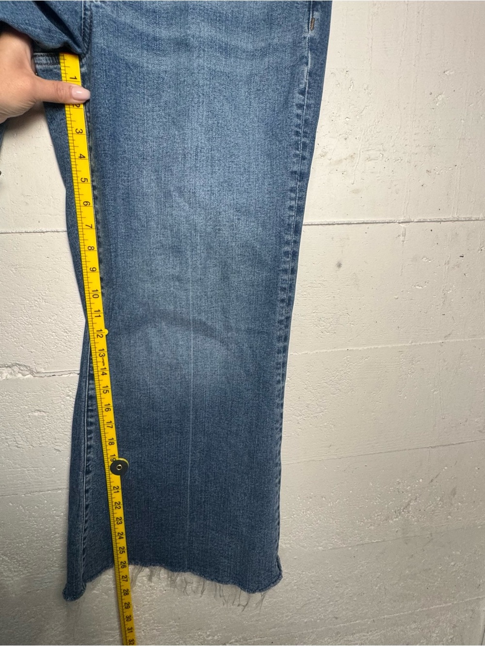 Madewell High-Rise Curvy flared Wide Leg Jeans in medium blue Wash Size 30 - Picture 7 of 13